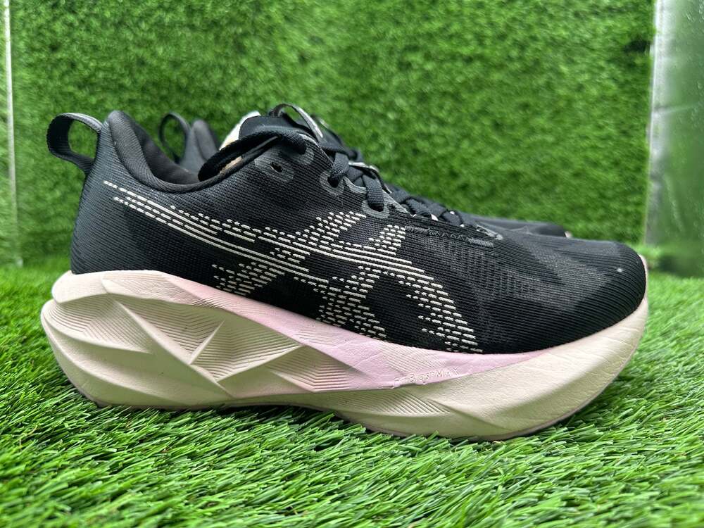 Asics Novablast 5 1012B765 Athletic Sneaker Women's 6.5 Black Jacquard Training
